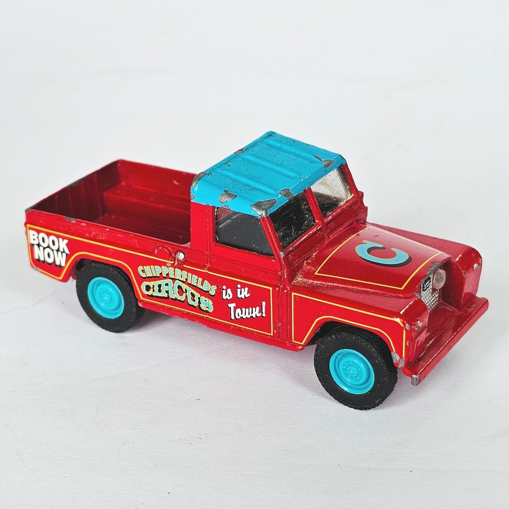 Vintage Corgi Land Rover Chipperfields Circus Red Pickup Truck Diecast Retro Toy